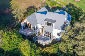 Relax with the Bellbirds in Akaroa
